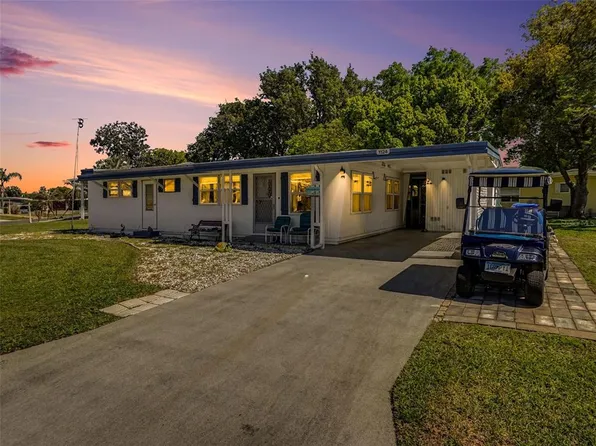 1124 Forest Ln, Tavares, FL 32778