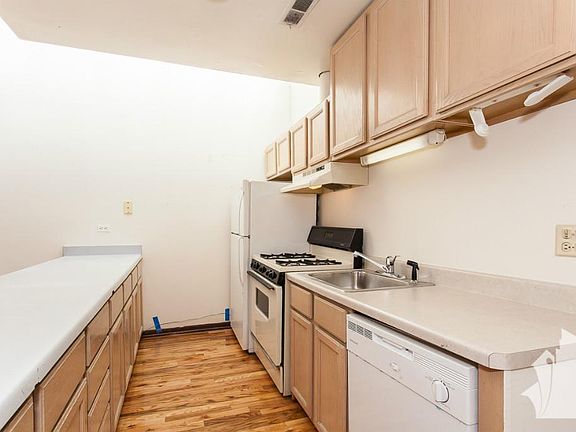 3rd image of 2523 N Lincoln Ave #D4a