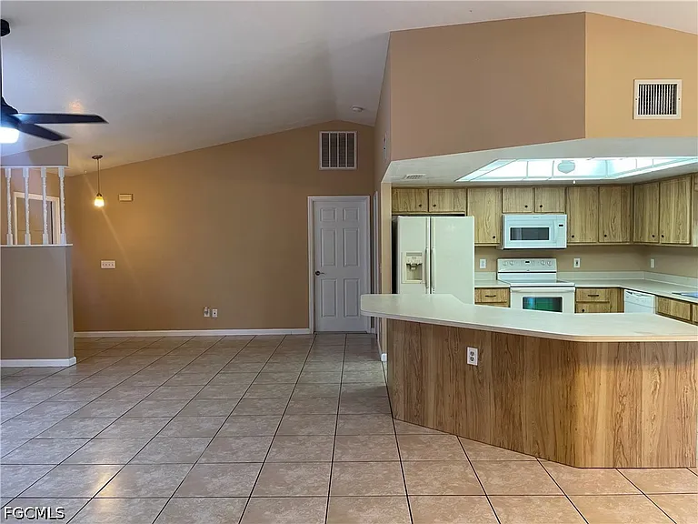 531 SW 36th St — Photo 5