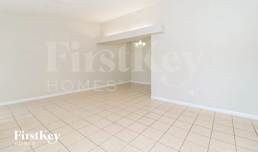 3 bed, 2.0 bath, 1226 sqft, $1,745 — Photo 3