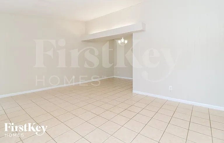445 Ridge Dr — Photo 3