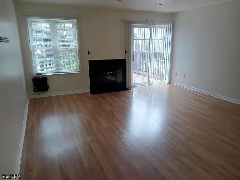 10 Leahy Ct — Photo 2