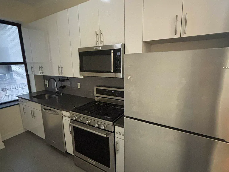162 W 54th St #5B — Photo 5