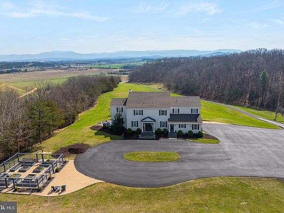 4th image of 635 Dam Town Rd