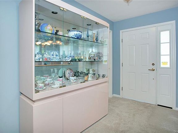5th image of 29 Underhill Dr