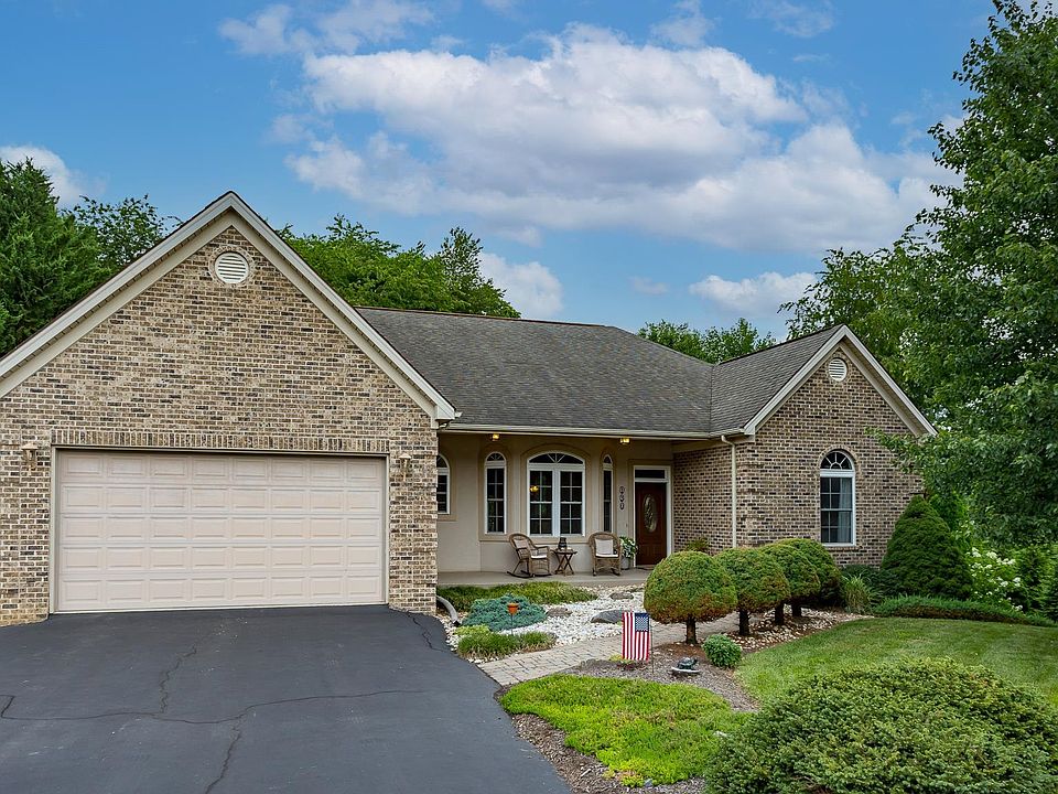 1st image of 130 Willow Dr