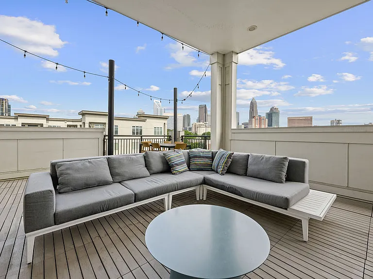 Presley Uptown — Photo 15