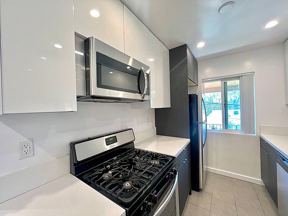 2nd image of 1422 N Fairfax Ave APT 8