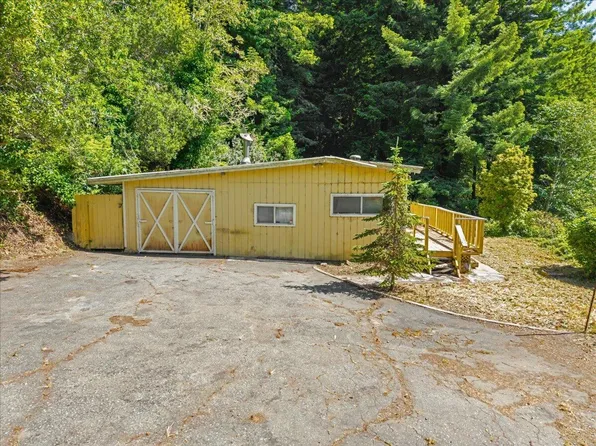 4973 Canyon Dr, Eureka, CA 95503