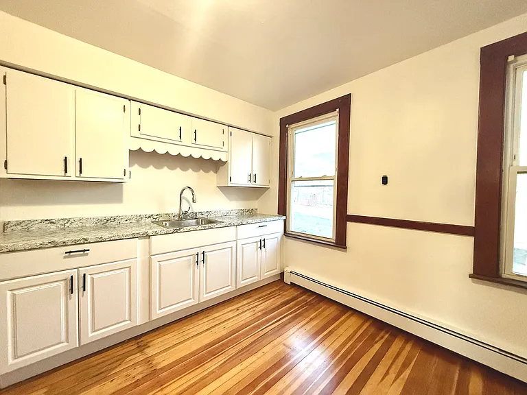 75 Queen St #1 — Photo 3