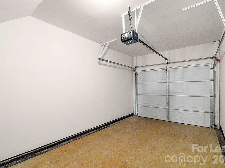 558 Calen Ln — Photo 42