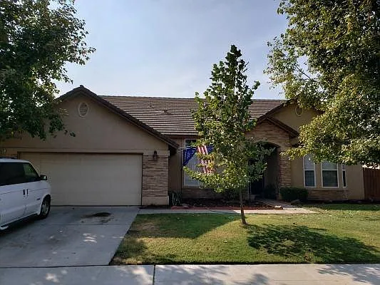 3030 Maple St photo 1