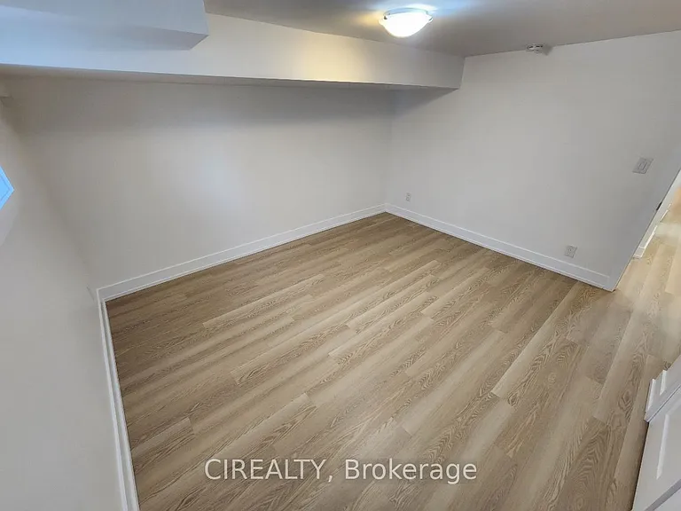 31 Bailey Cres #LOWER — Photo 14