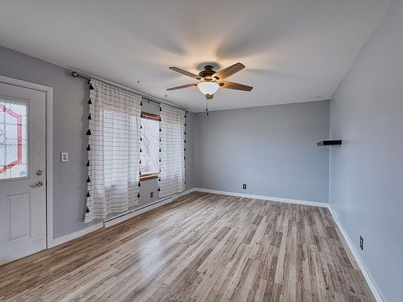 3rd image of 226 Suffolk Dr