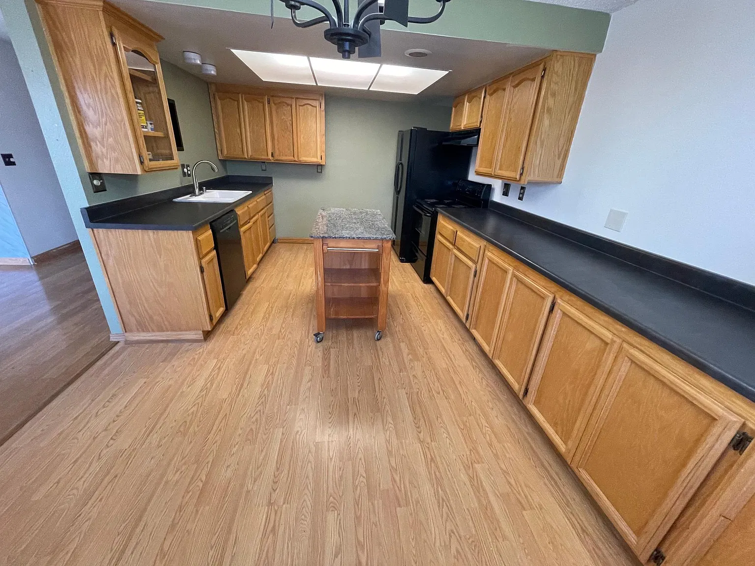 4 bed, 1652 sqft, $2,950 — Photo 2