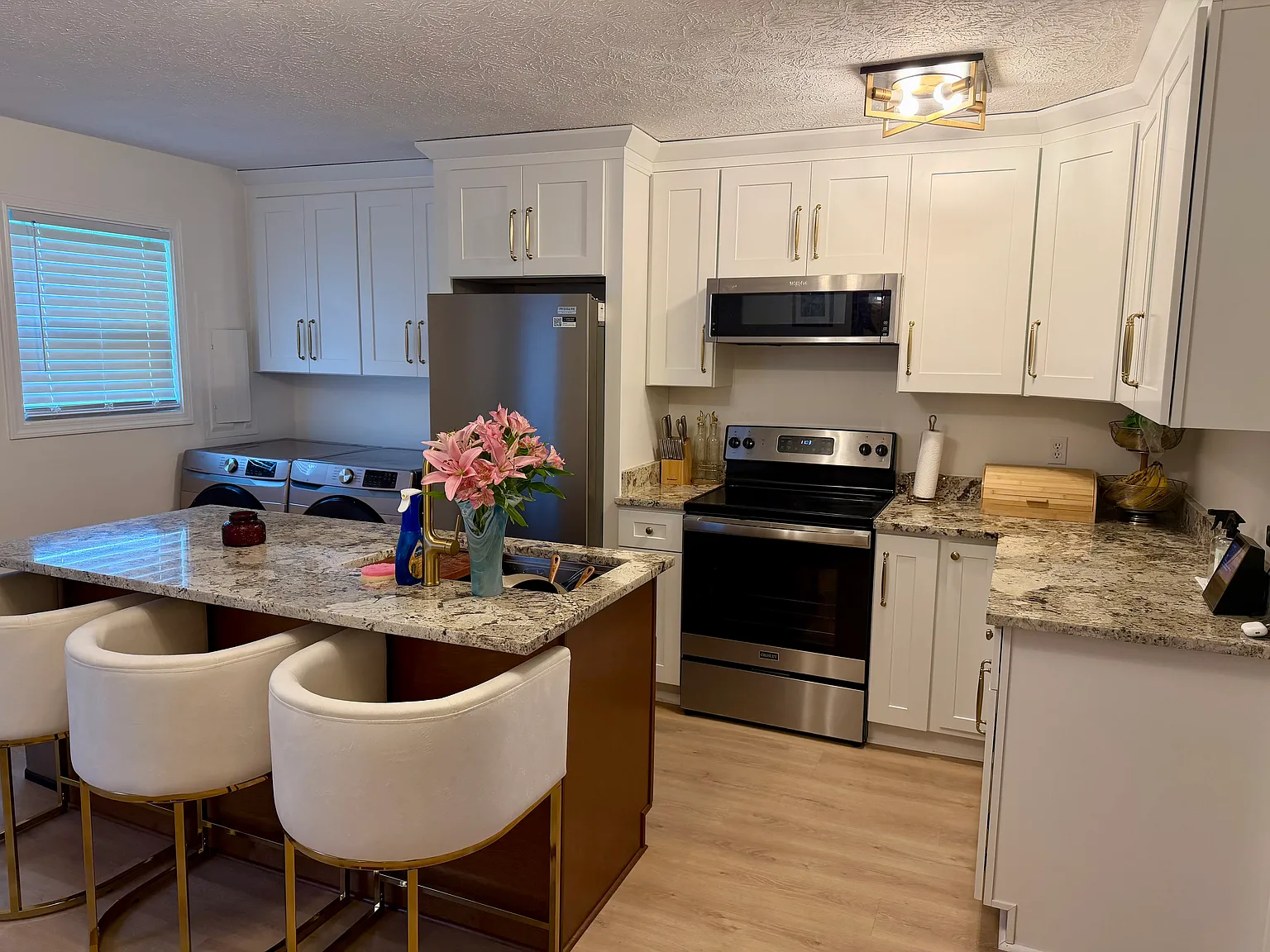 2 bed, 1100 sqft, $1,550 — Photo 2