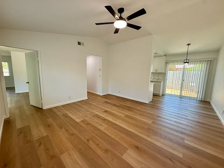 952 Pine Ave #D — Photo 6