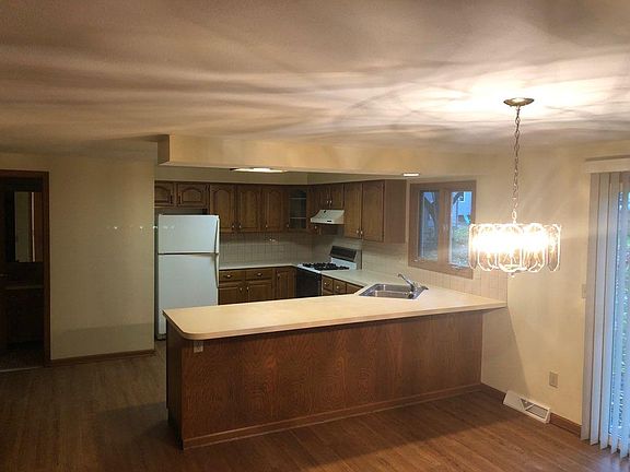 4th image of 405 Tamarack St