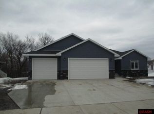 1225 Settler Trl, New Ulm, MN 56073