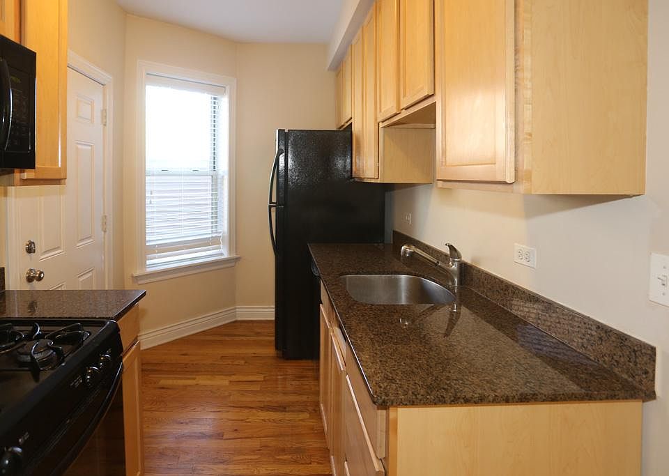 1st image of 1210 W Waveland Ave #2F