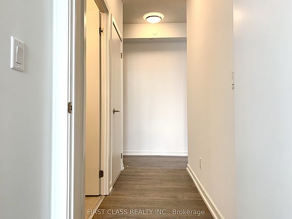 3rd image of 36 Manor Rd E #908