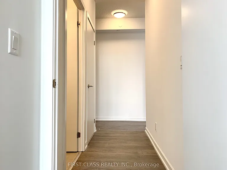 36 Manor Rd E #908 — Photo 3