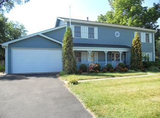 335 W Pine Ave, Roselle, IL 60172