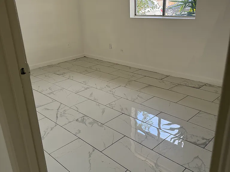 4503 W Eva St — Photo 2
