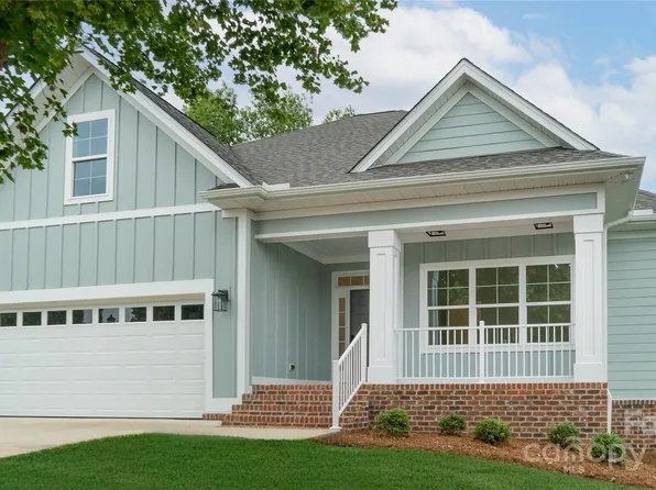 107 Henrys Glen Dr, Morganton, NC 28655