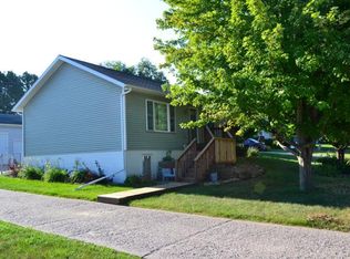 475 6th St NW, Plainview, MN 55964