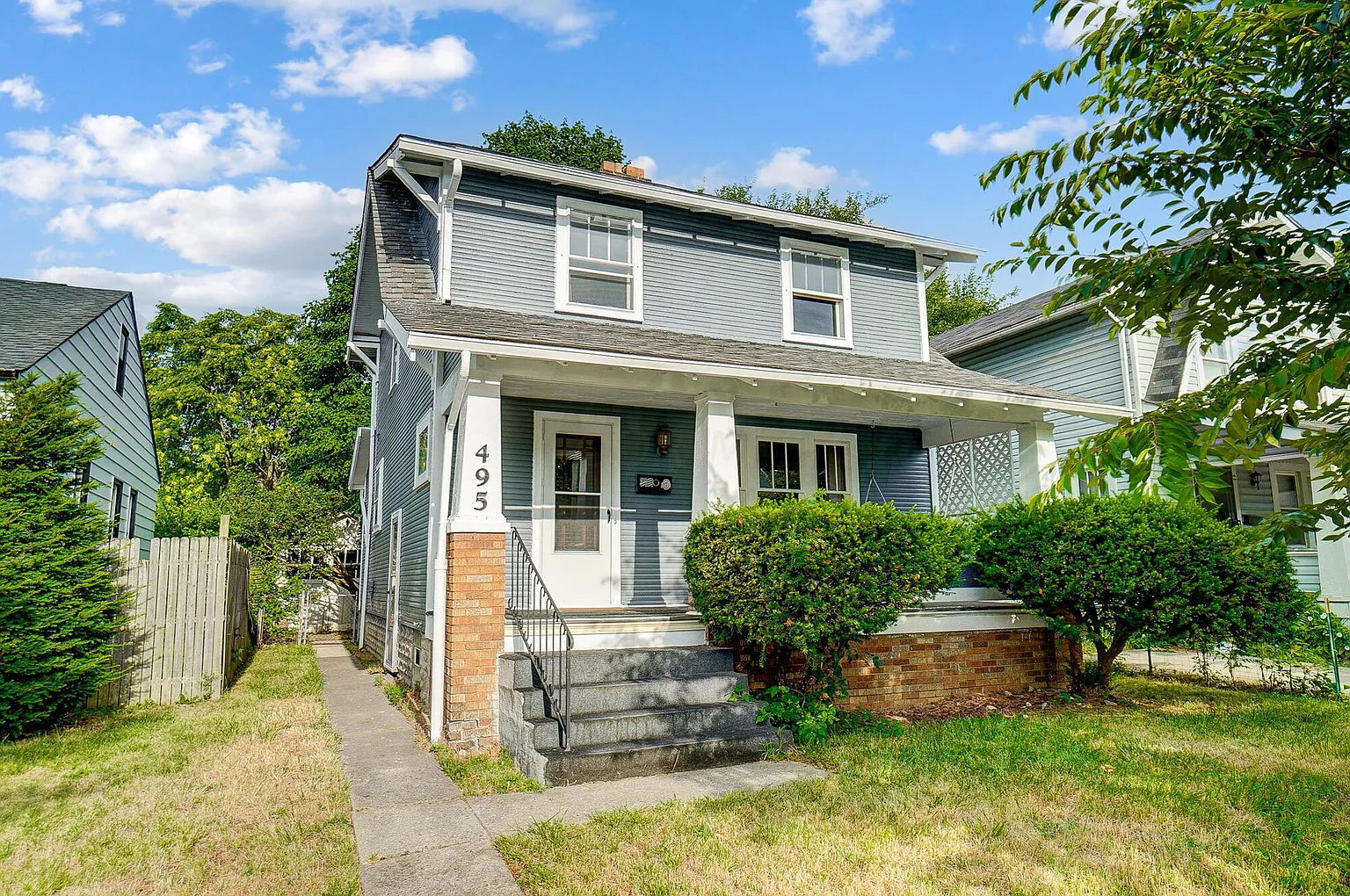 495 Townsend Ave photo 1