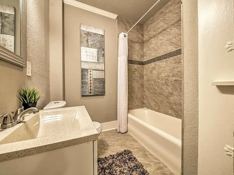 1629 W Woodlawn Ave — Photo 11