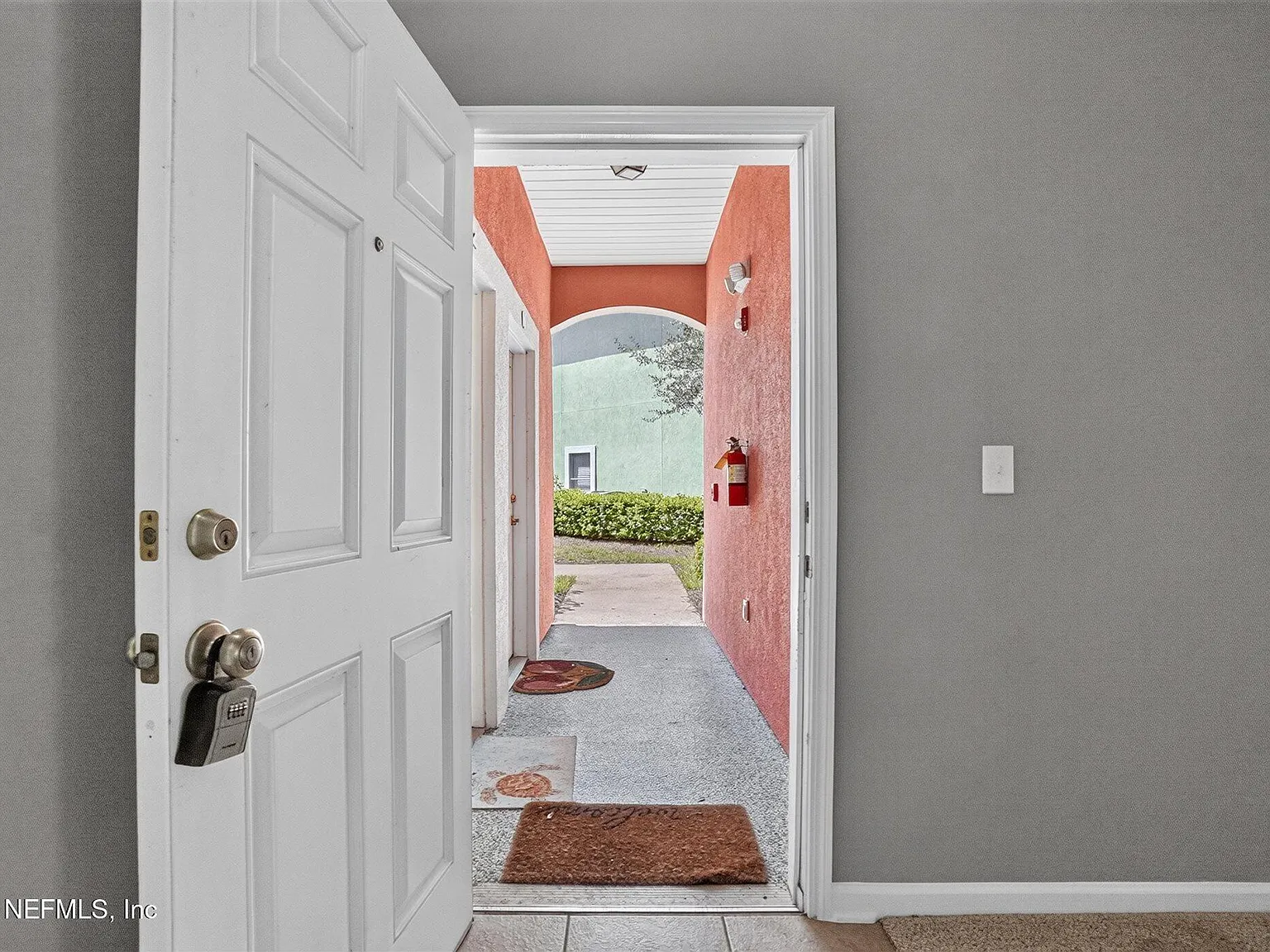 3 bed, 2.0 bath, 1354 sqft, $1,795 — Photo 2