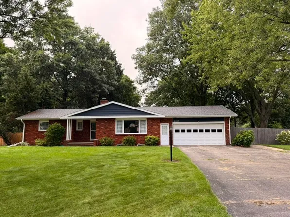 2351 Fountain Ln, Stevensville, MI 49127