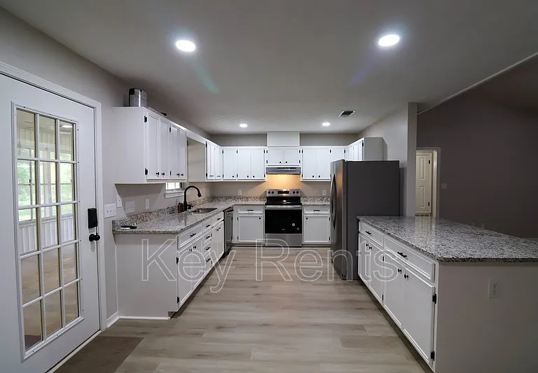 9001 Thompson Dr — Photo 6