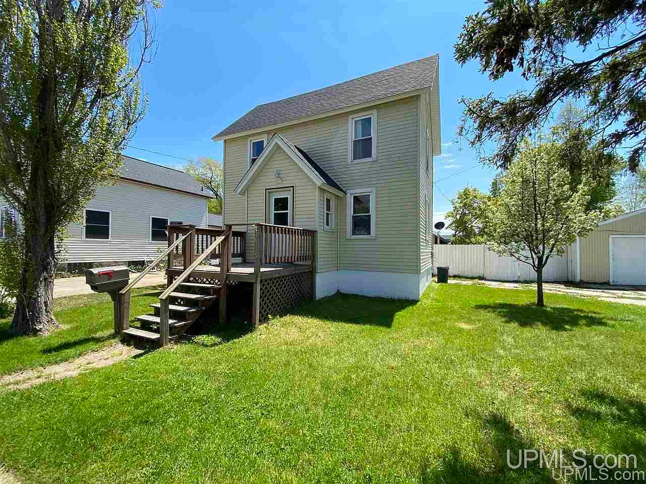 615 Garden St, Manistique, MI 49854 Zillow