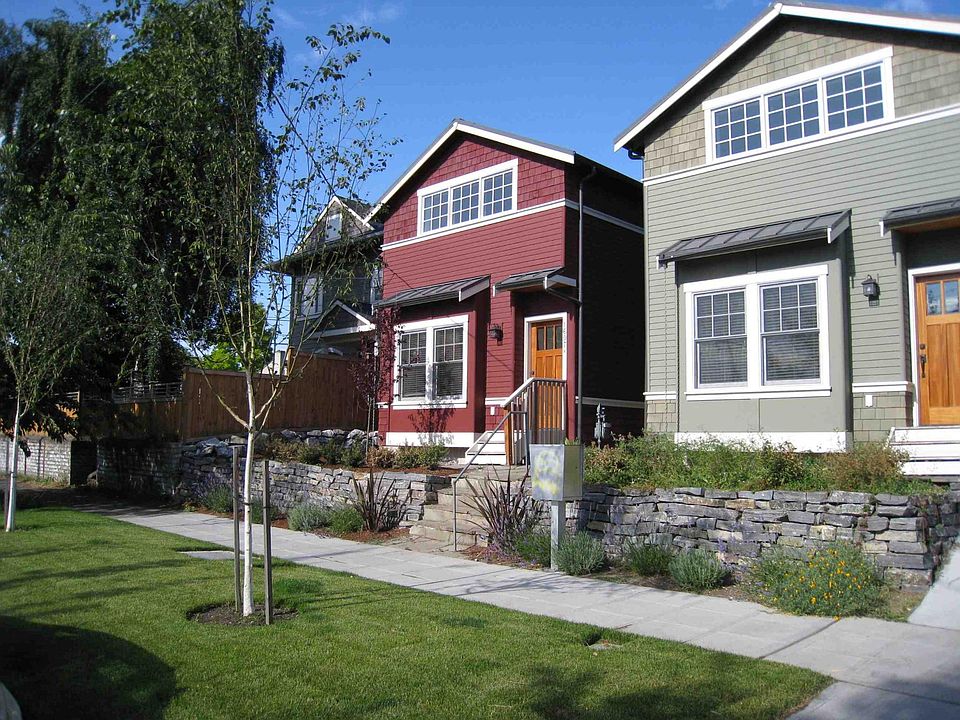 This is the view from the street. The actual cottage is directly behind the red one in the picture.