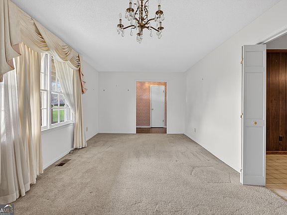 4th image of 3369 Sandy Cir