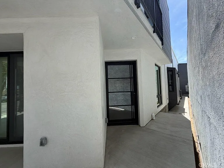 249 Seal Beach Blvd — Photo 2