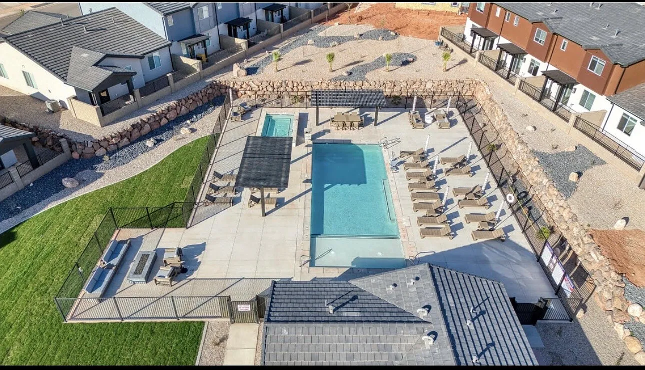 3 bed, 2.5 bath, 1659 sqft, $2,200 — Photo 4