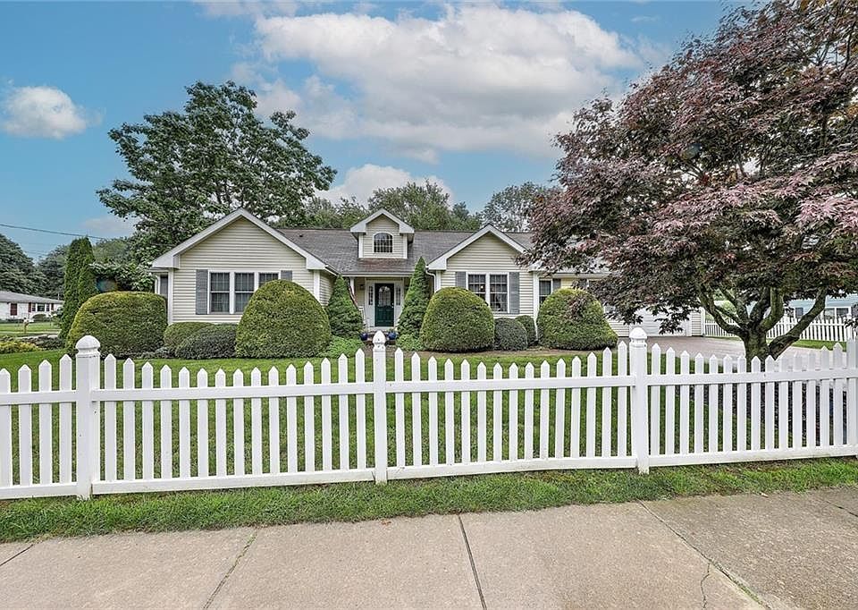 1st image of 4 Spencer Ct