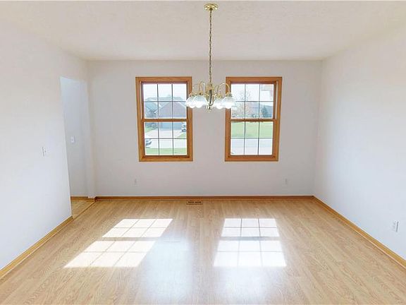 5th image of 266 Saint Paul Dr