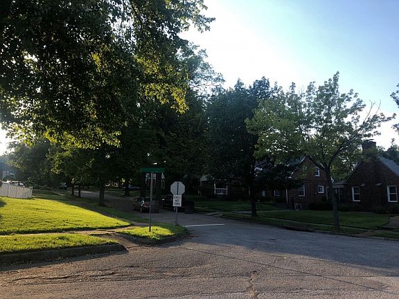 4th image of 7626 N Sunset Dr