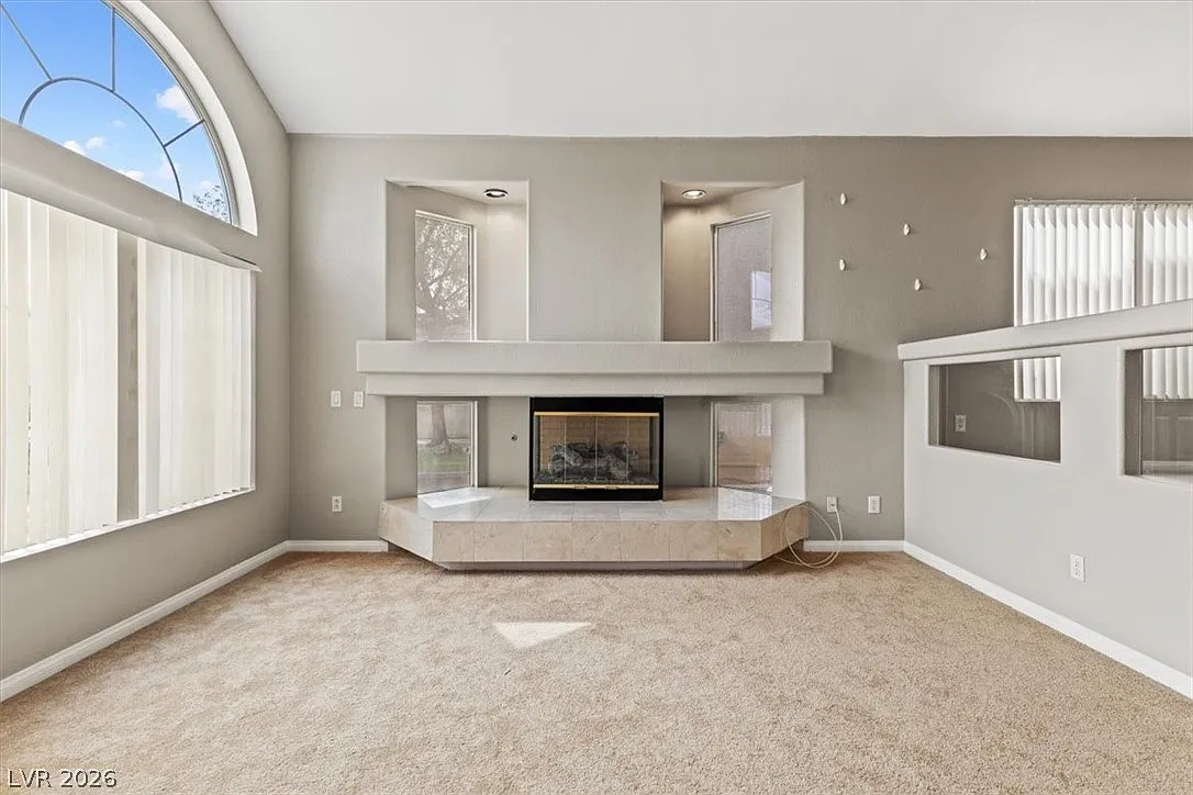 4 bed, 2.5 bath, 2324 sqft, $2,295 — Photo 4