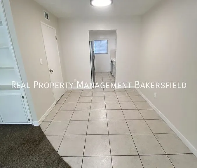 2401 Olive St — Photo 8