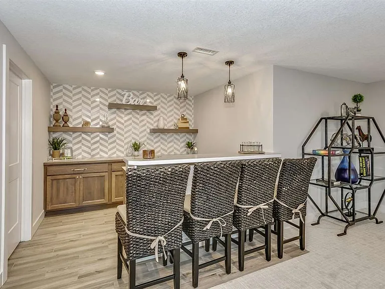 2418 N Bluestone St — Photo 16