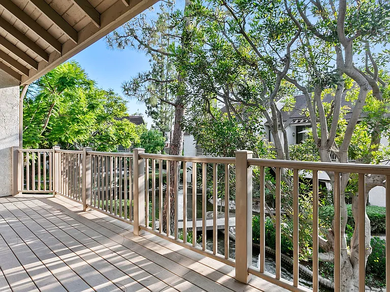 10590 Lakeside Dr N #B — Photo 11