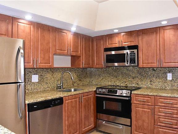 2nd image of 495 SE 8th St