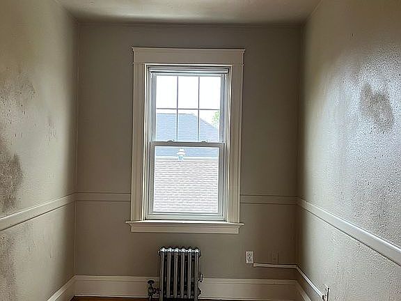 5th image of 84 Basswood Ave Fl 2nd