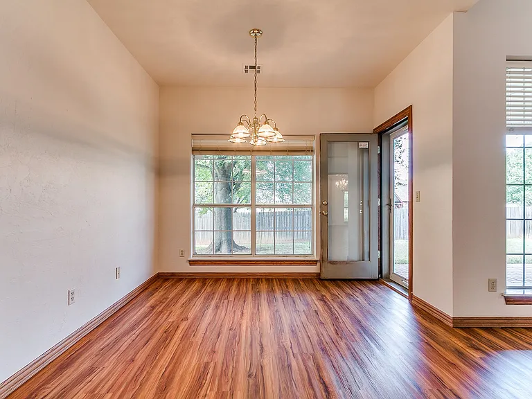 2913 Daybreak Dr — Photo 3